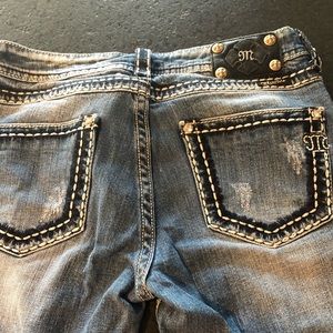 Miss Me boyfriend Capri. BOGO FREE. 💝🎁